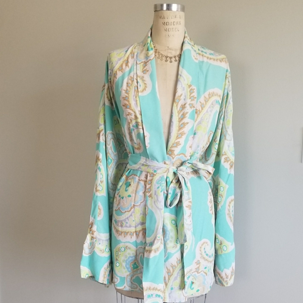 💖💥New to the Closet💥💖ZARA Vibrant printed drappy jacket with belt